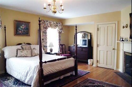 Montague Inn Сагъно Екстериор снимка