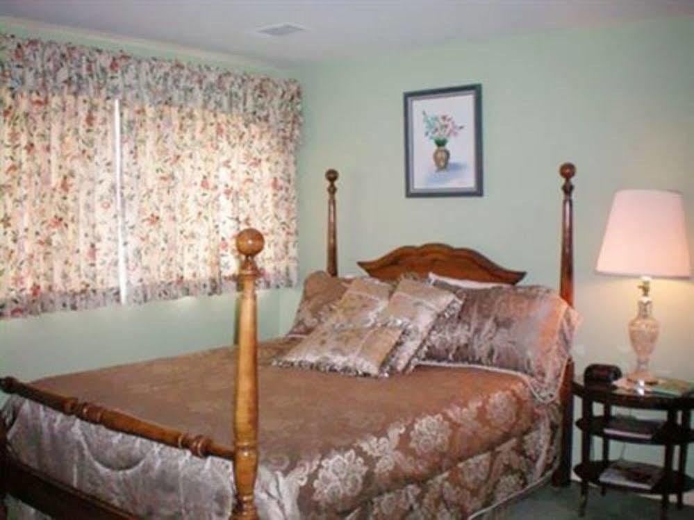 Montague Inn Сагъно Екстериор снимка